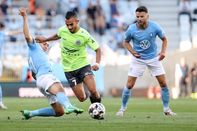 hướng dẫn bắt k&egrave;o b&oacute;ng đ&aacute;